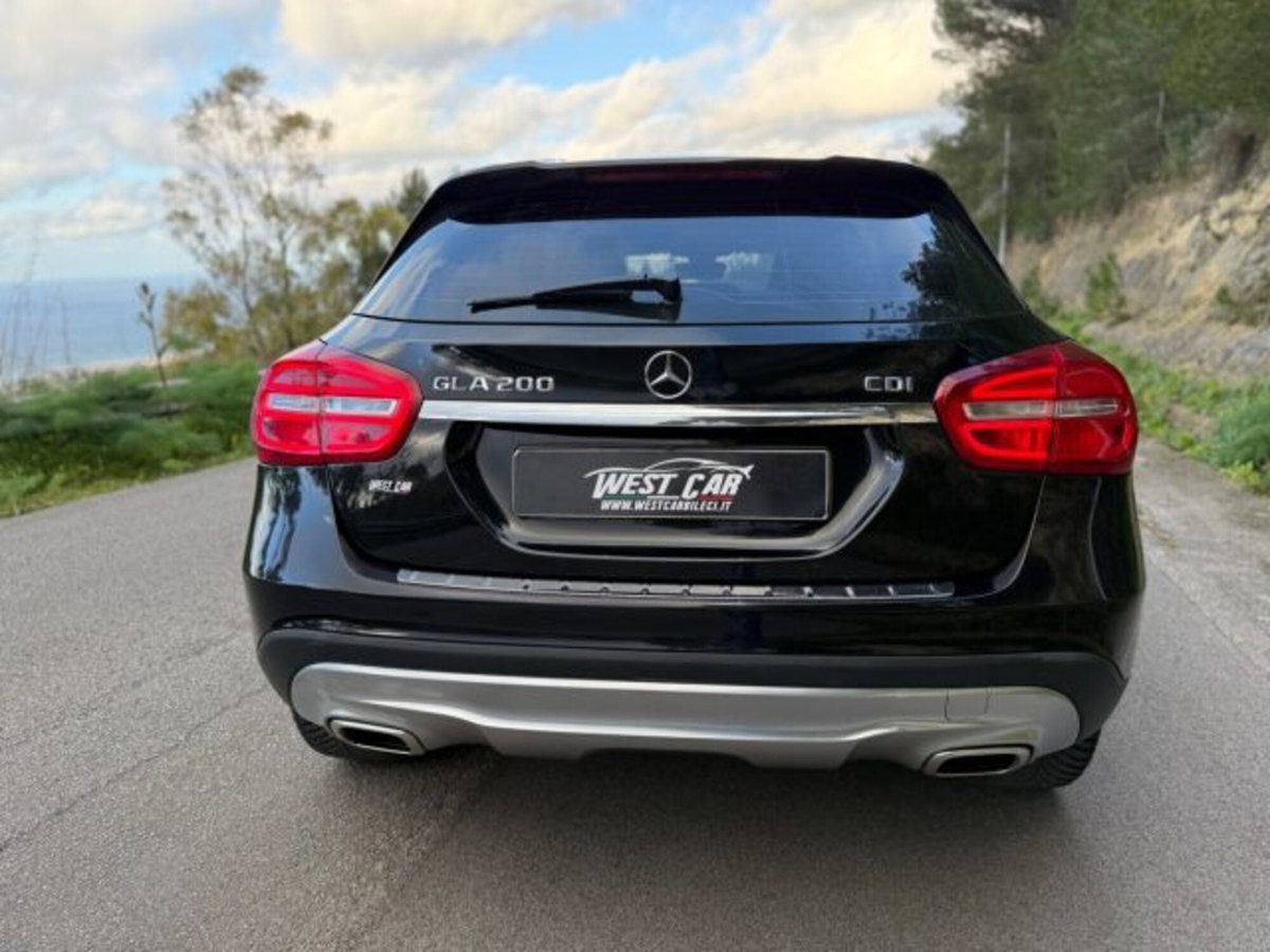 Mercedes-Benz GLA SUV 200 d Automatic Premium (6)