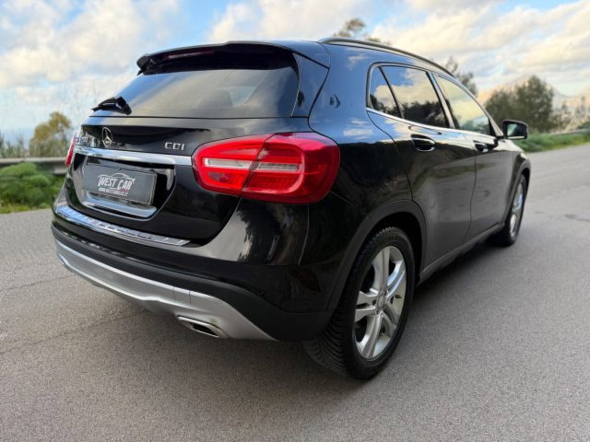 Mercedes-Benz GLA SUV 200 d Automatic Premium (7)