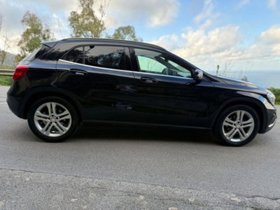 Mercedes-Benz GLA SUV 200 d Automatic Premium (8)