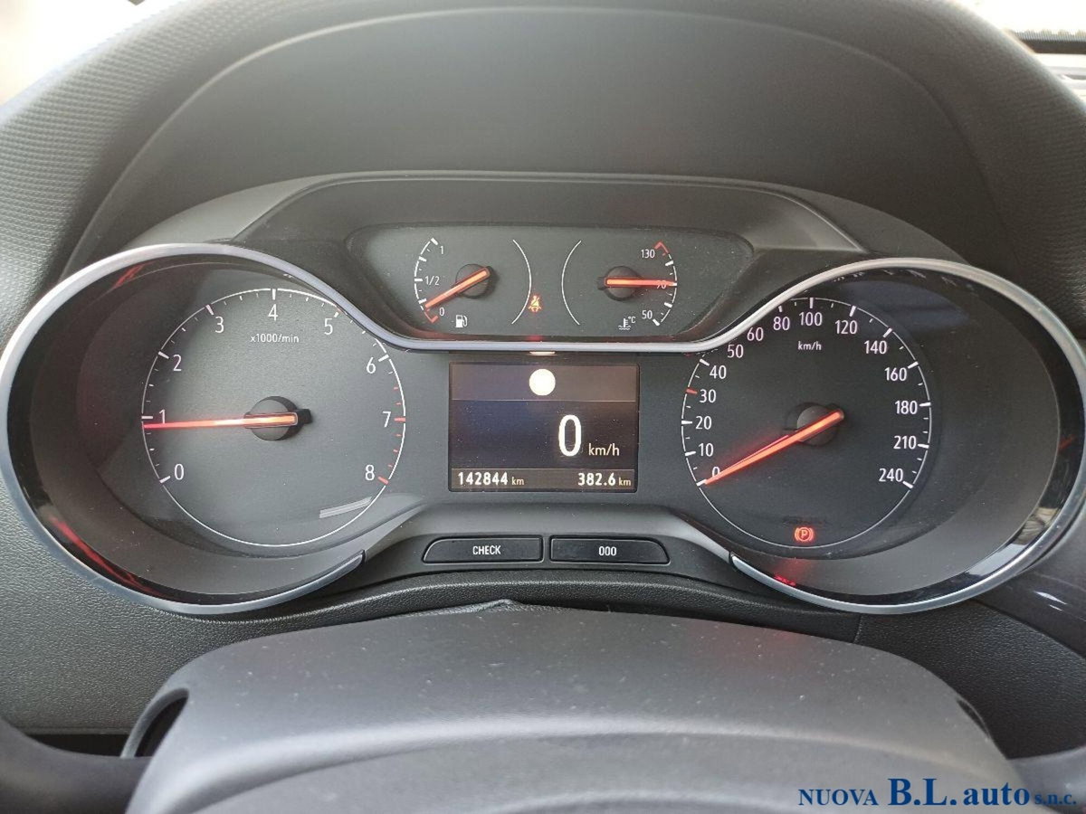 Opel Crossland X 1.2 12V Innovation (10)