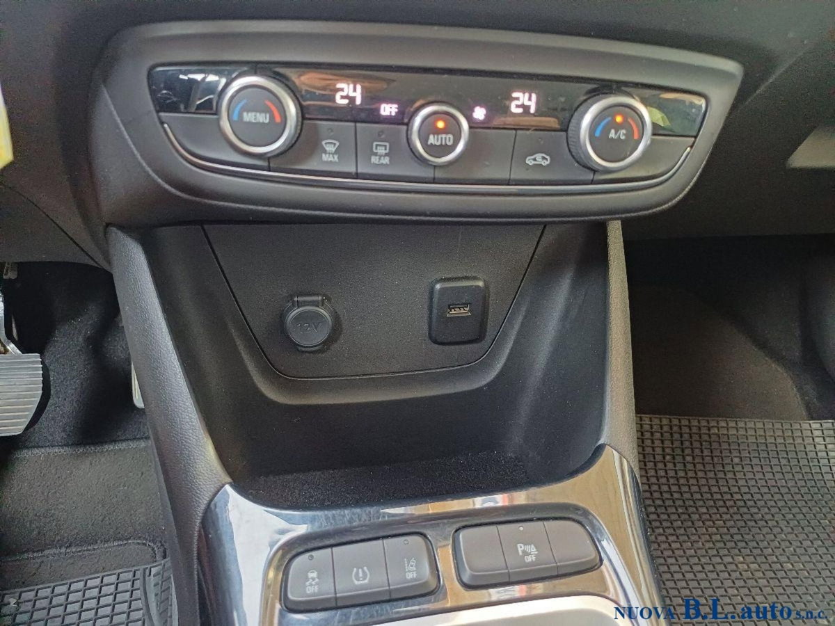 Opel Crossland X 1.2 12V Innovation (12)