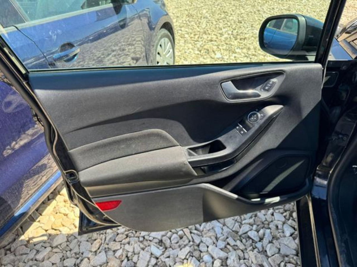 Ford Fiesta 1.5 TDCi 75CV 5 porte Titanium (8)