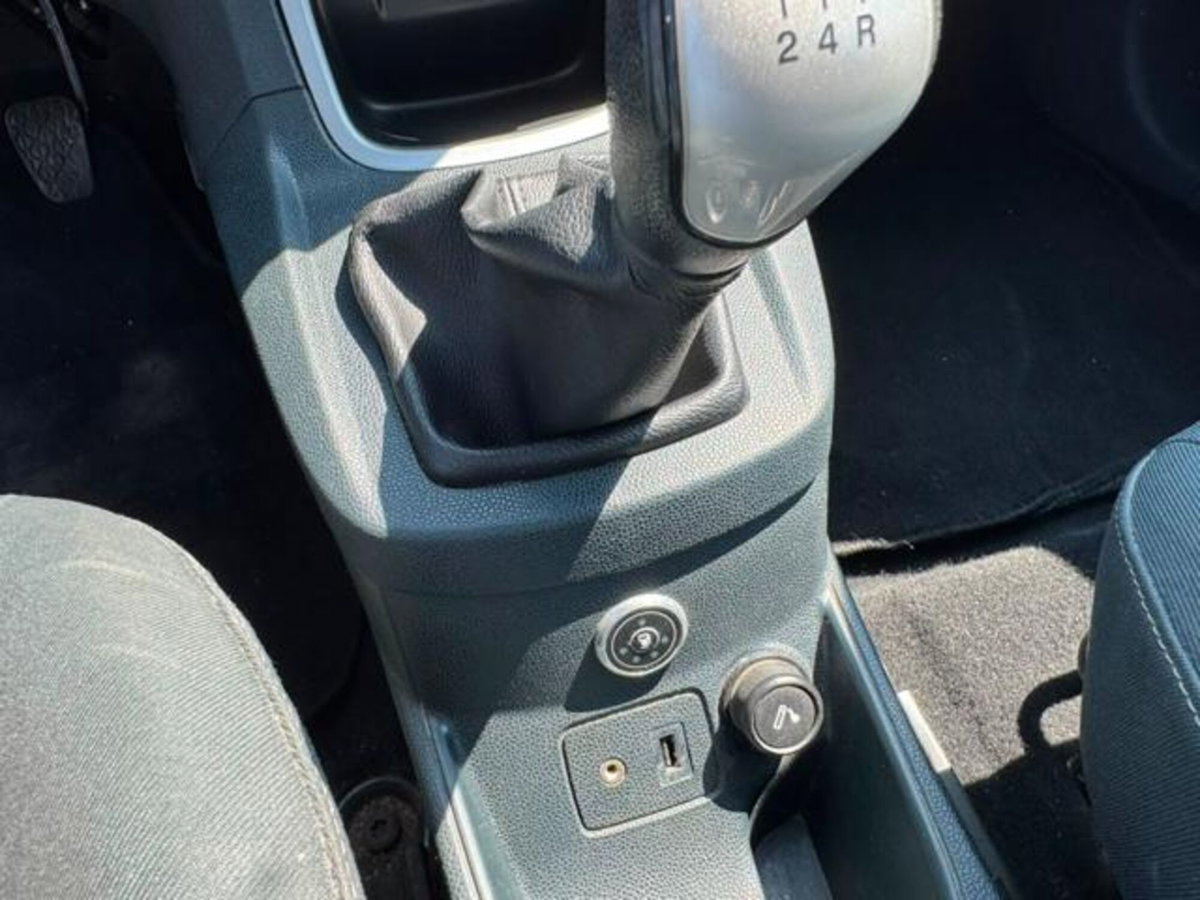 Ford Fiesta Ikon 1.4 5 porte Bz.- GPL (11)