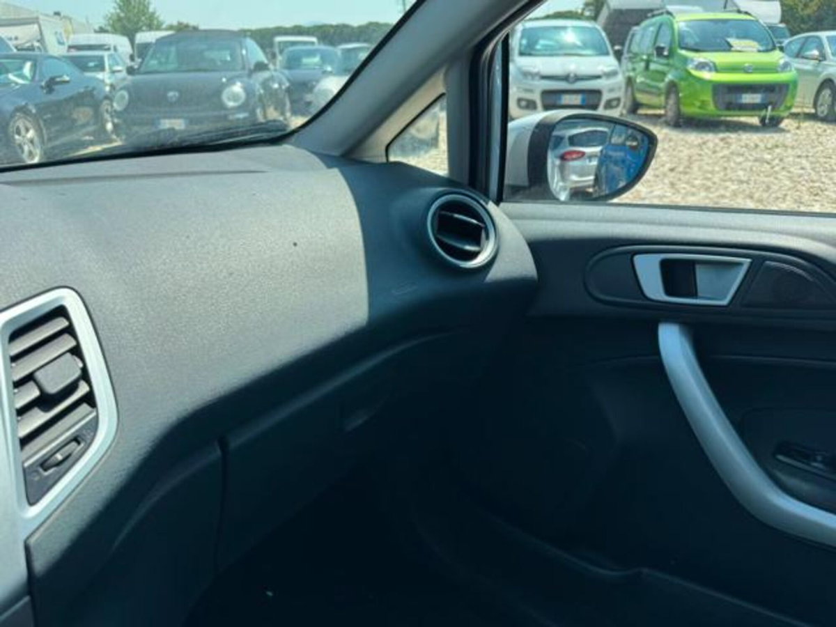Ford Fiesta Ikon 1.4 5 porte Bz.- GPL (12)
