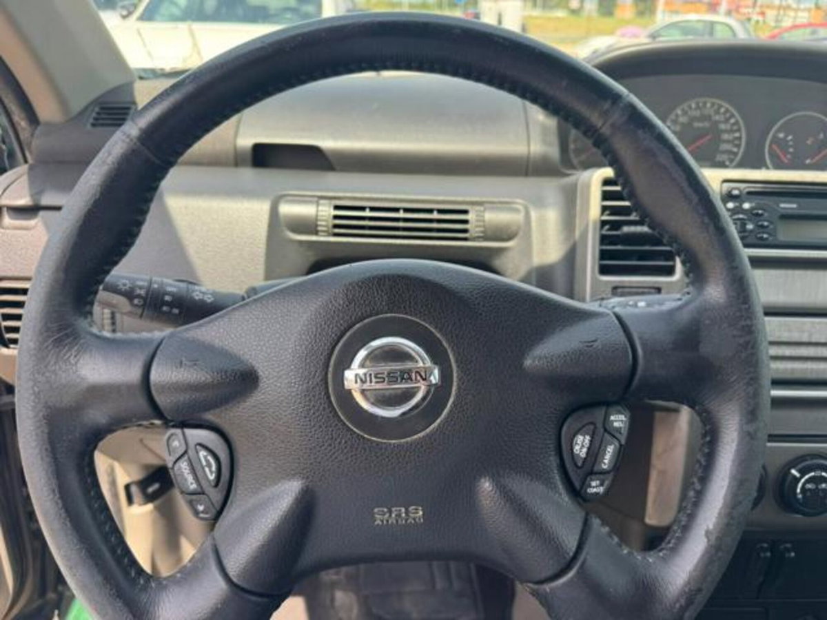 Nissan X-Trail 2.2 dCi Wild 4X2 (10)