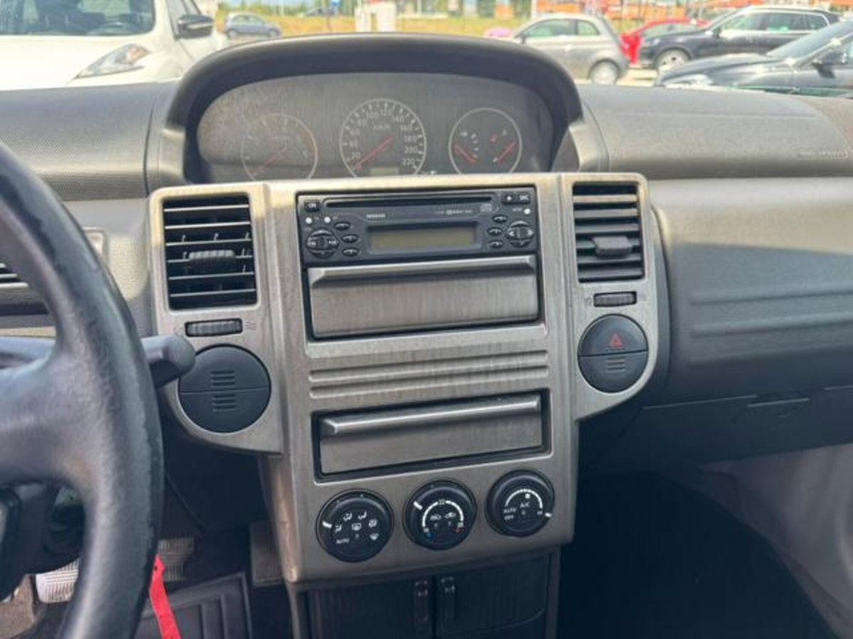 Nissan X-Trail 2.2 dCi Wild 4X2 (11)