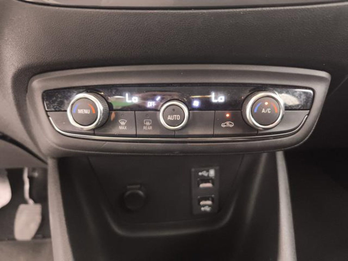 Opel Crossland 1.5 ecotec Elegance 110cv (17)