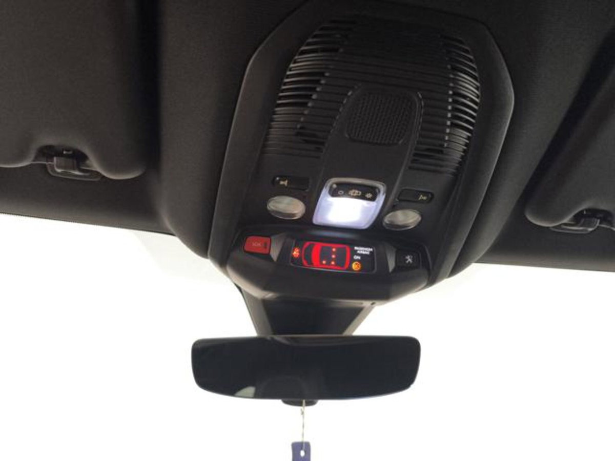 Peugeot 3008 BlueHDi 130 S&S EAT8 GT Pack (17)