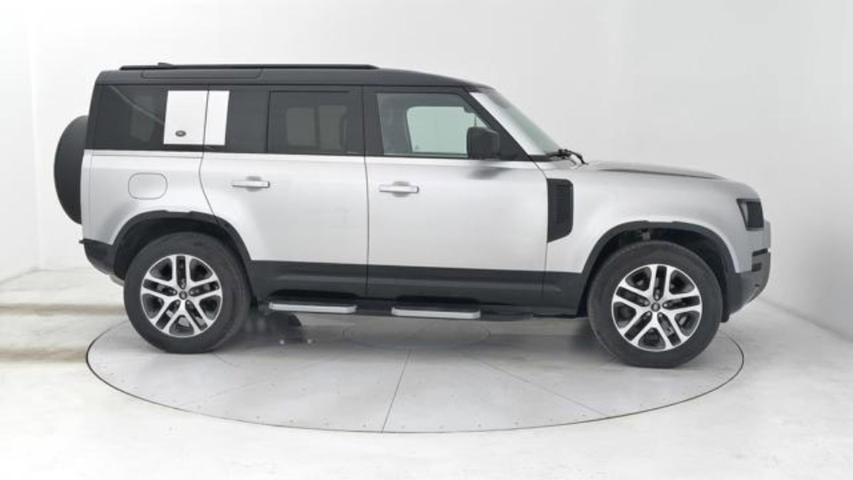Land Rover Defender 110 3.0d i6 mhev X-Dynamic SE awd 250cv auto (6)