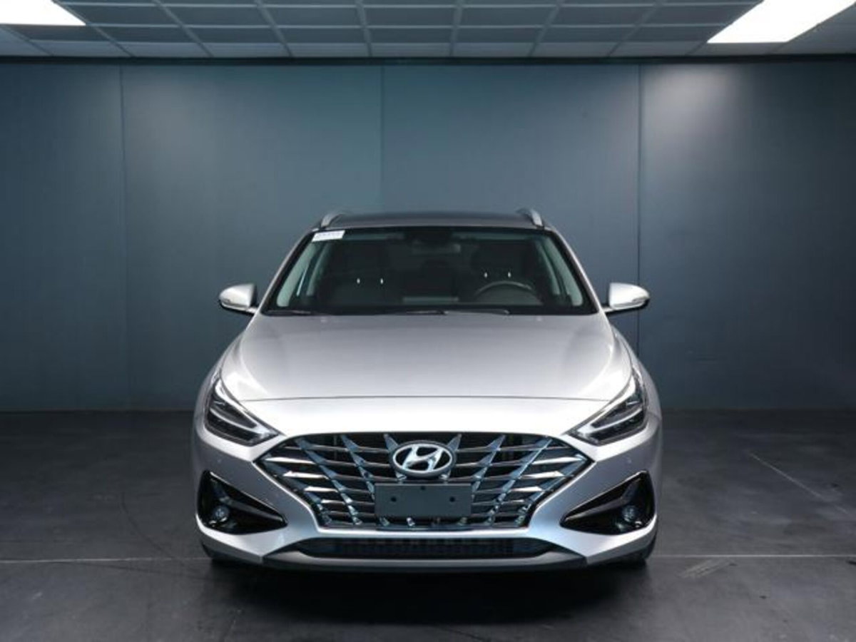 Hyundai i30 Fastback 1.0 T-GDI iMT 48V Prime (2)