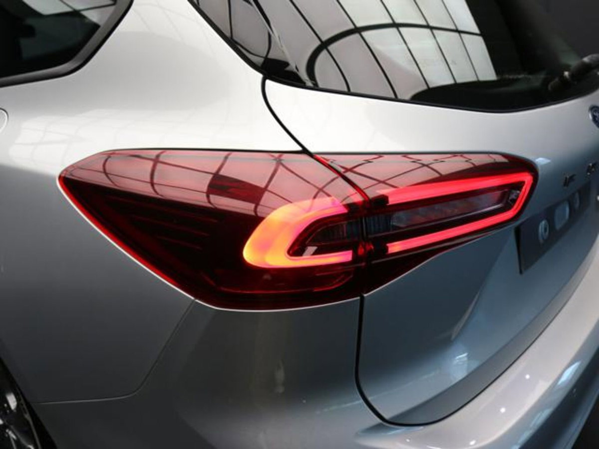 Ford Focus Station Wagon 1.0 EcoBoost Hybrid 155 CV SW ST-Line (11)