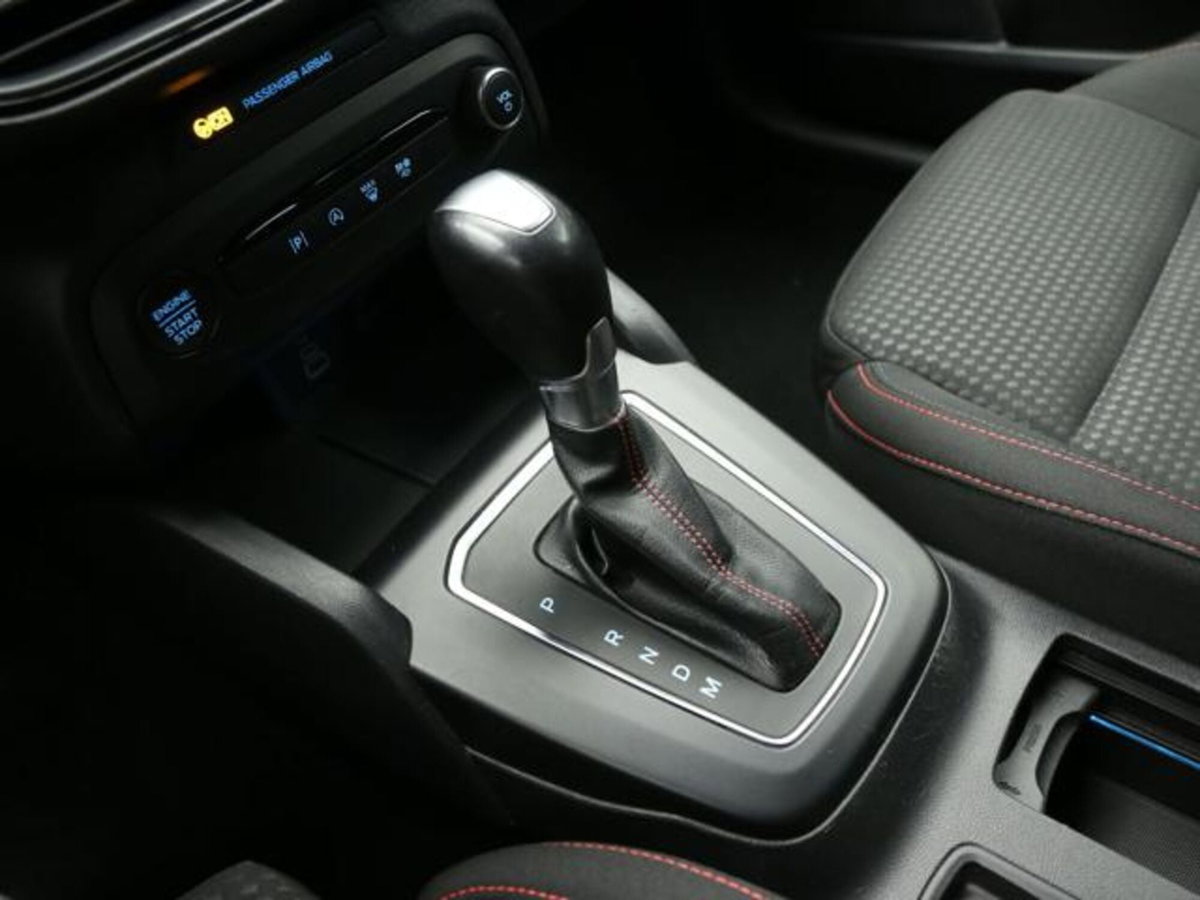 Ford Focus Station Wagon 1.0 EcoBoost Hybrid 155 CV SW ST-Line (13)