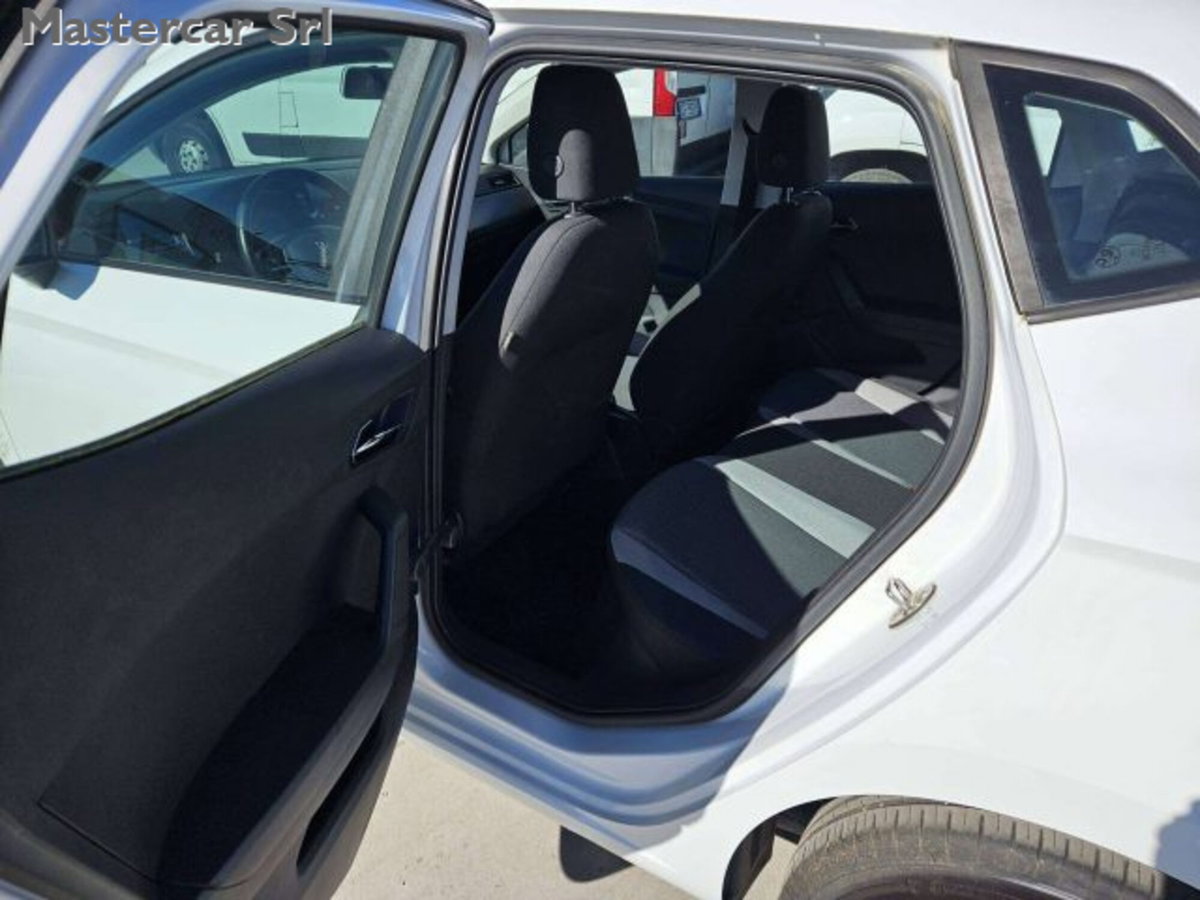 SEAT Ibiza 1.6 TDI 95 CV DSG 5 porte Business (12)