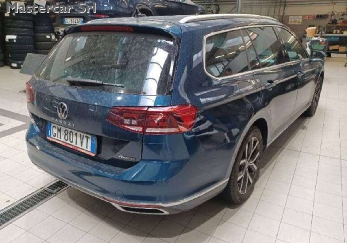 Volkswagen Passat Variant 2.0 TDI SCR 200 CV 4MOTION DSG Executive (4)