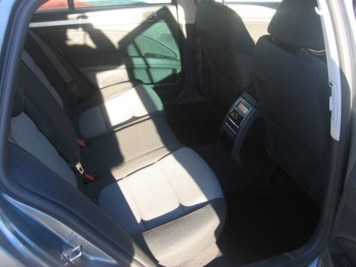 Skoda Superb Station Wagon 2.0 TDI CR 140CV DSG Wagon Ambition (13)