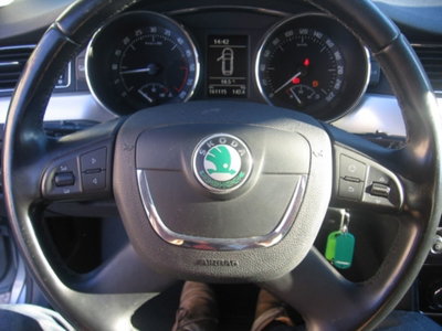 Skoda Superb Station Wagon 2.0 TDI CR 140CV DSG Wagon Ambition (16)