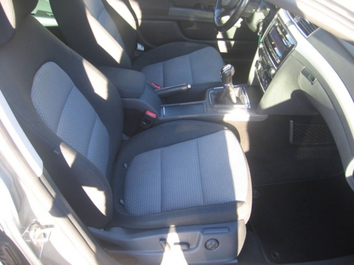 Skoda Superb Station Wagon 2.0 TDI CR 140CV DSG Wagon Ambition (9)