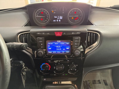 Lancia Ypsilon 1.2 69 CV 5 porte Gold (11)
