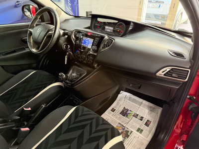 Lancia Ypsilon 1.2 69 CV 5 porte Gold (13)