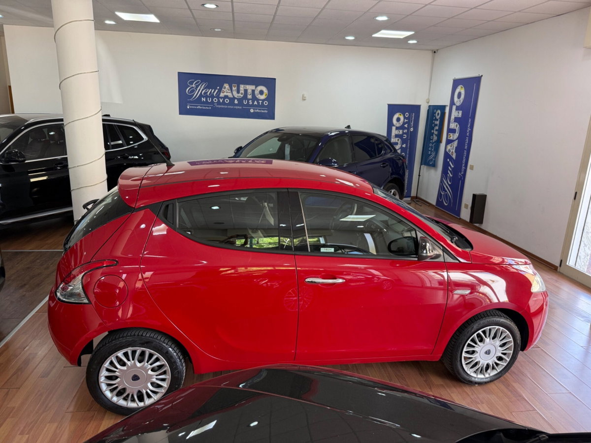 Lancia Ypsilon 1.2 69 CV 5 porte Gold (4)