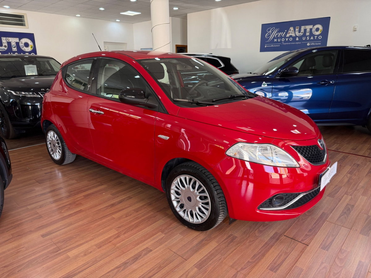 Lancia Ypsilon 1.2 69 CV 5 porte Gold (5)