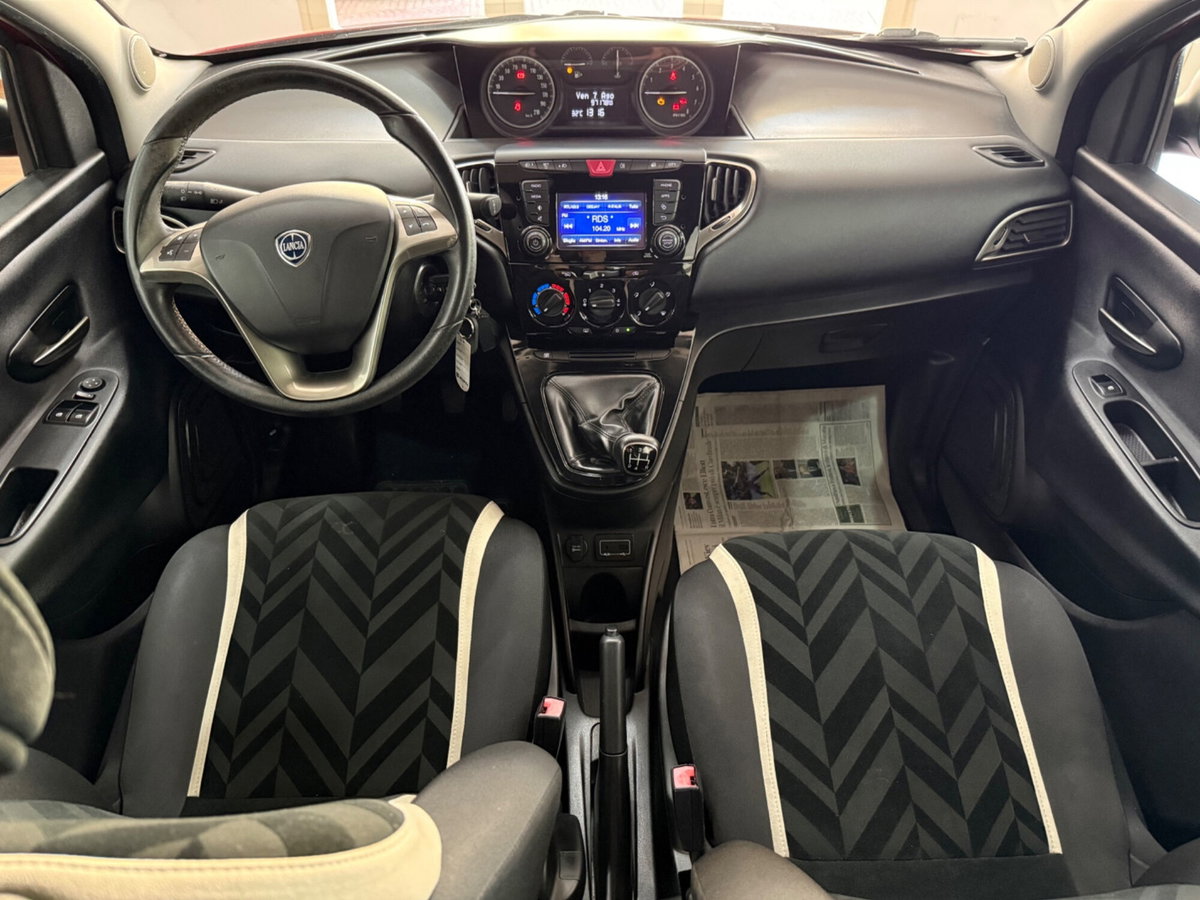 Lancia Ypsilon 1.2 69 CV 5 porte Gold (7)