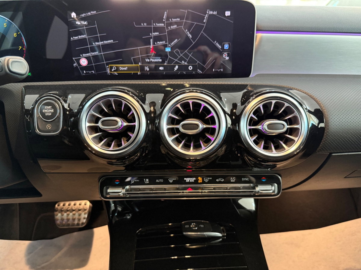 Mercedes-Benz Classe A 200 Automatic Premium (16)