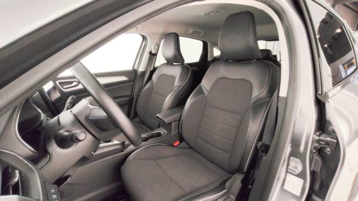 Renault Arkana Hybrid E-Tech 145 CV Techno (13)