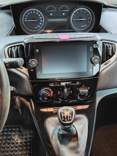 Lancia Ypsilon 1.0 FireFly 5 porte S&S Hybrid Ecochic Silver (8)