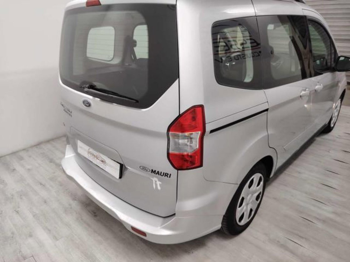 Ford Tourneo Courier 1.5 TDCI 75 CV Titanium (4)
