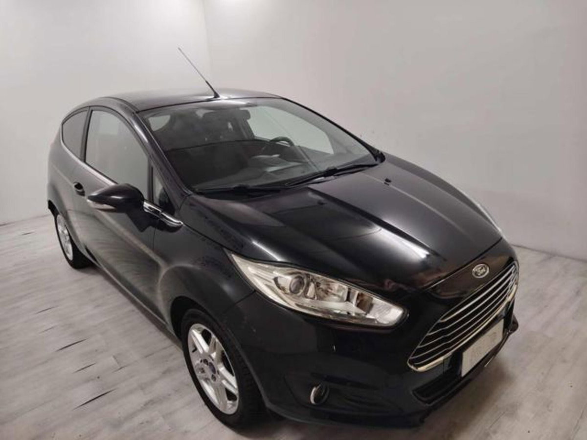 Ford Fiesta 1.5 TDCi 75CV 3 porte Titanium (2)