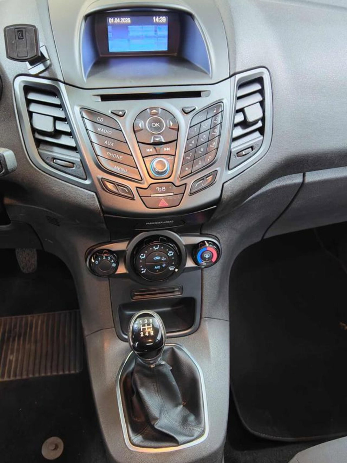 Ford Fiesta 1.5 TDCi 75CV 3 porte (8)