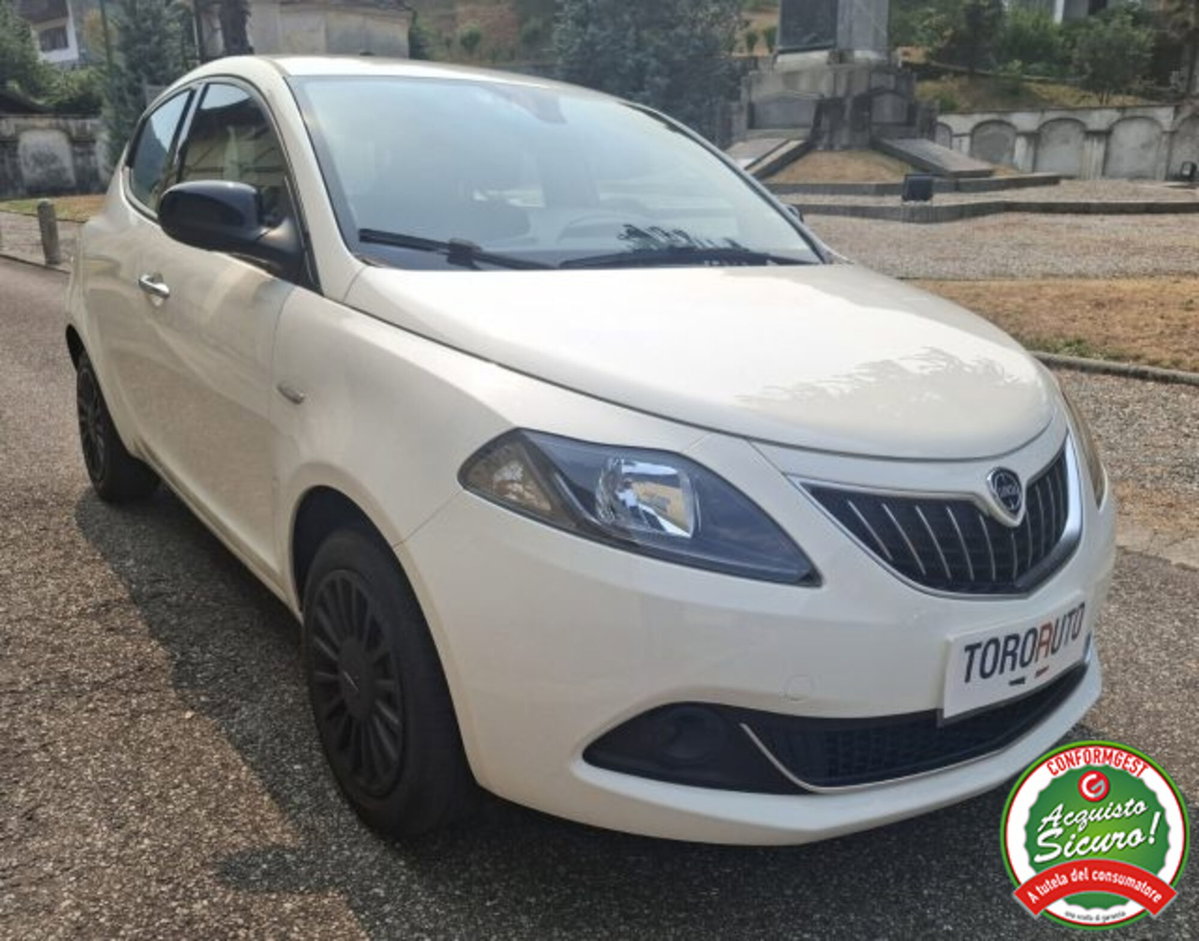Lancia Ypsilon 1.0 FireFly 5 porte S&S Hybrid Ecochic Silver