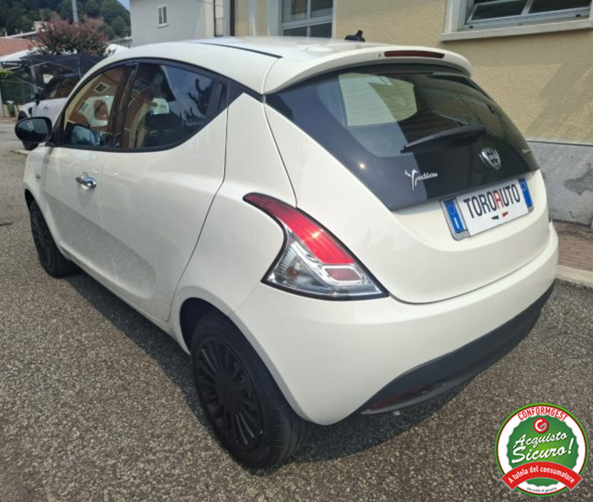 Lancia Ypsilon 1.0 FireFly 5 porte S&S Hybrid Ecochic Silver (4)