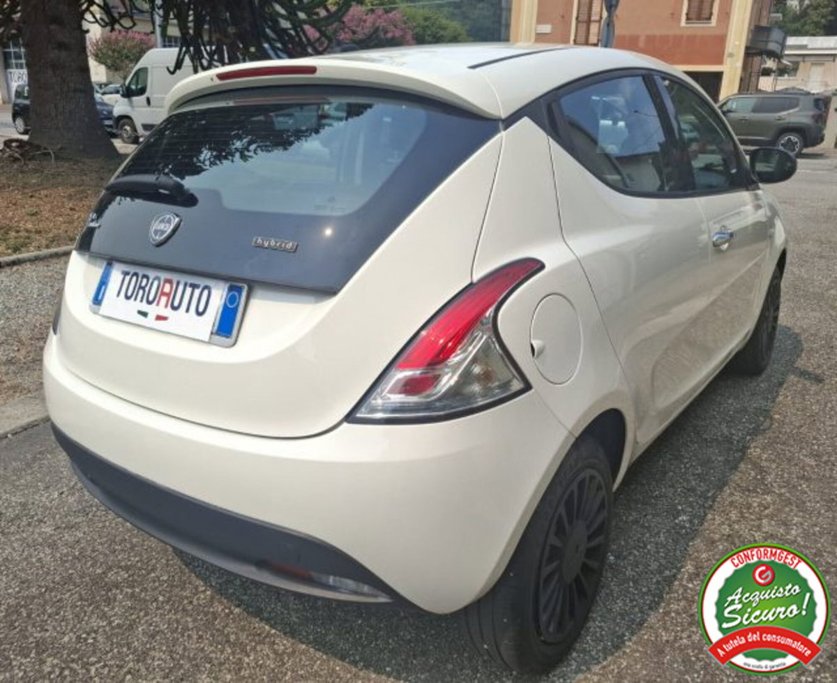 Lancia Ypsilon 1.0 FireFly 5 porte S&S Hybrid Ecochic Silver (6)