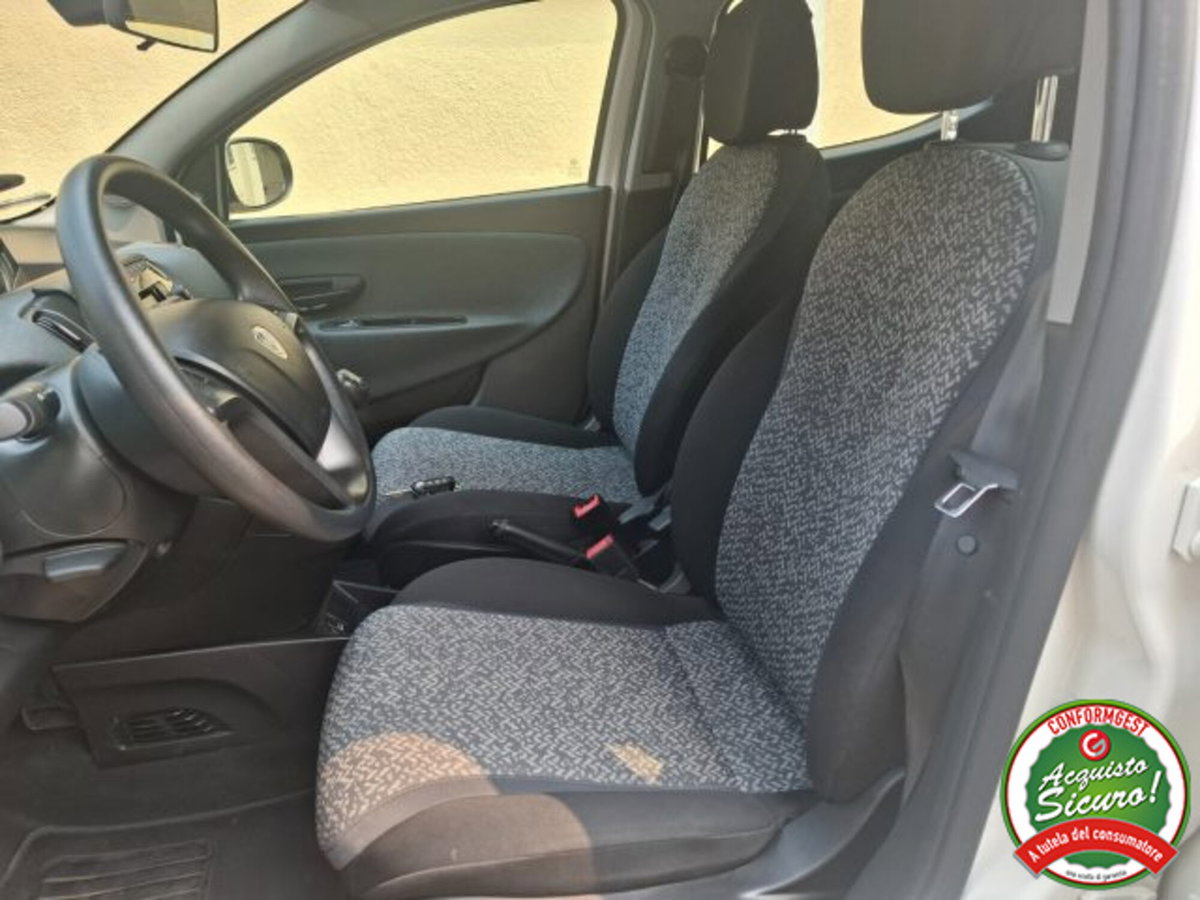 Lancia Ypsilon 1.0 FireFly 5 porte S&S Hybrid Ecochic Silver (8)