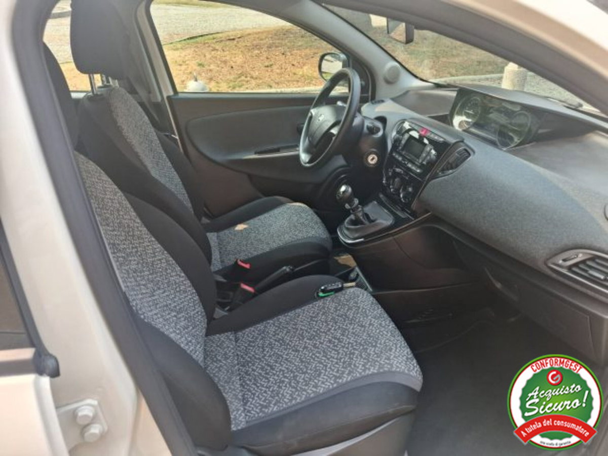 Lancia Ypsilon 1.0 FireFly 5 porte S&S Hybrid Ecochic Silver (9)