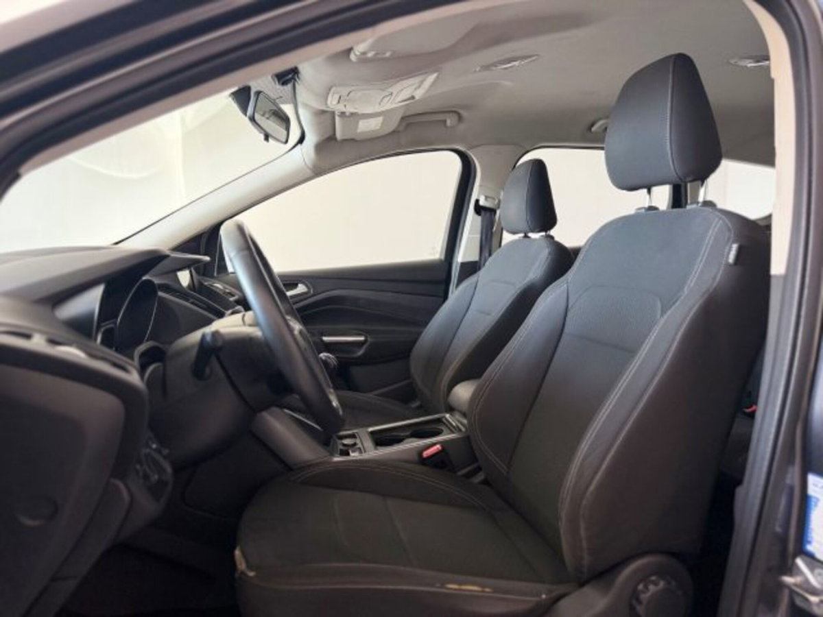 Ford Kuga 1.5 TDCI 120 CV S&S 2WD Business (10)