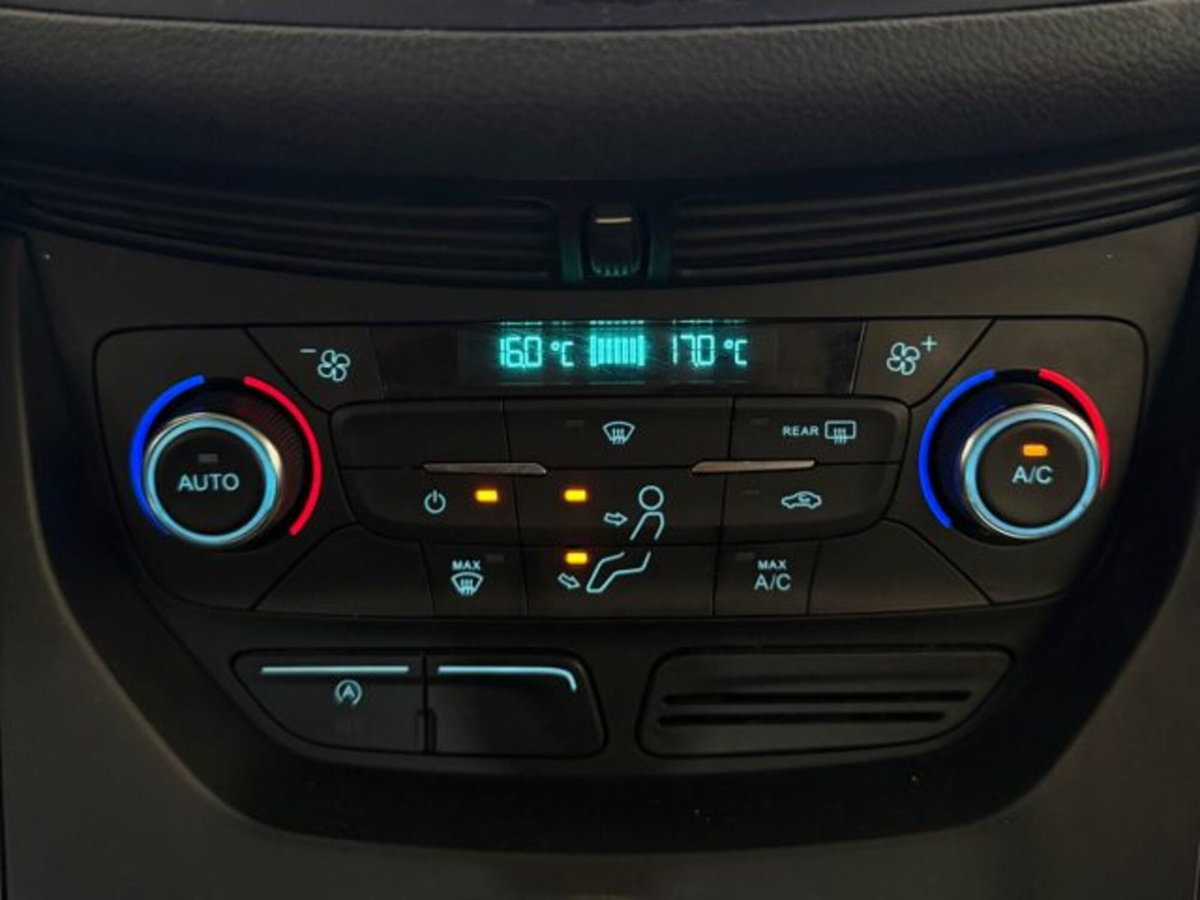 Ford Kuga 1.5 TDCI 120 CV S&S 2WD Business (16)