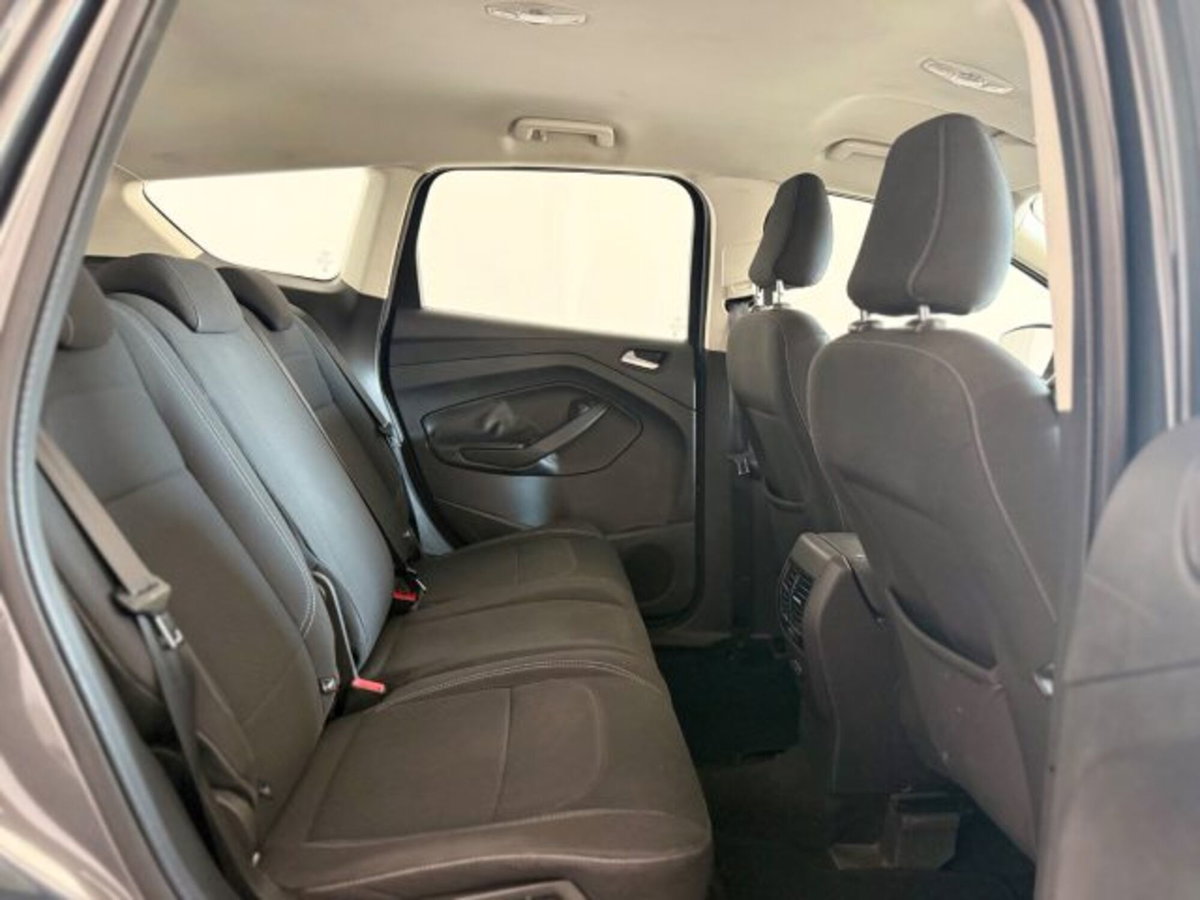 Ford Kuga 1.5 TDCI 120 CV S&S 2WD Business (9)