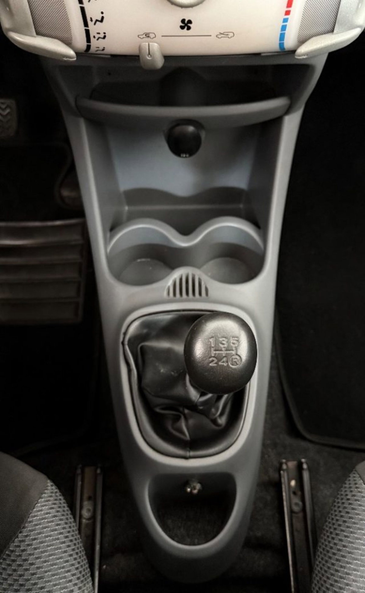 Toyota Aygo 1.0 12V VVT-i 3 porte Sol (17)