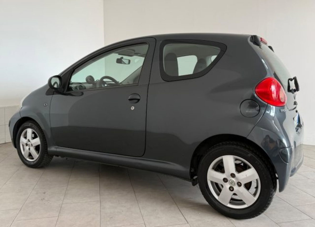Toyota Aygo 1.0 12V VVT-i 3 porte Sol (5)