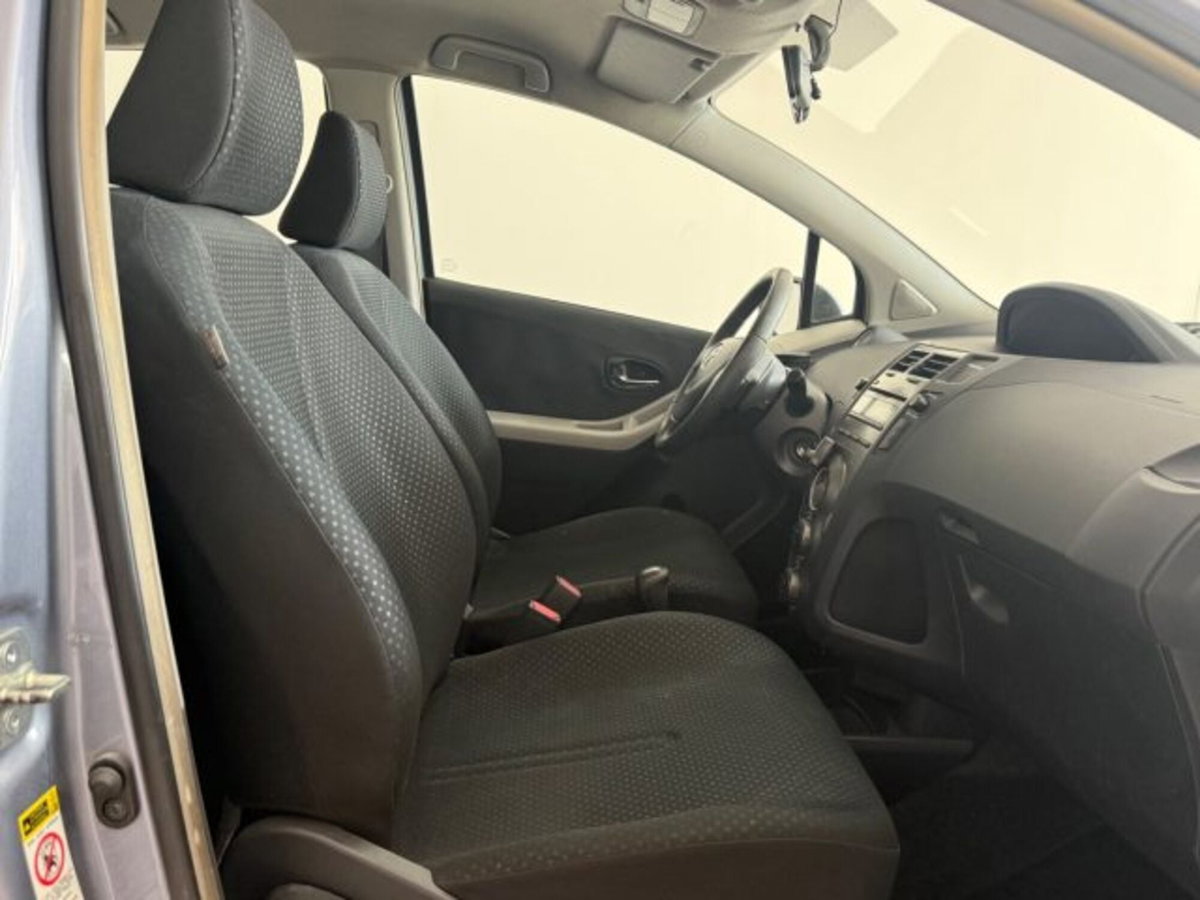 Toyota Yaris 1.3 5 porte M-MT Sol (11)