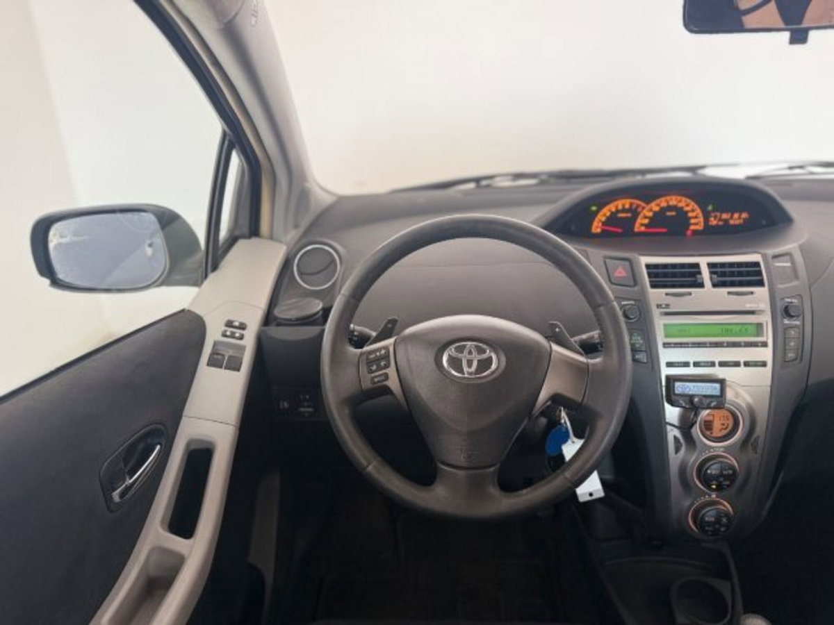 Toyota Yaris 1.3 5 porte M-MT Sol (13)