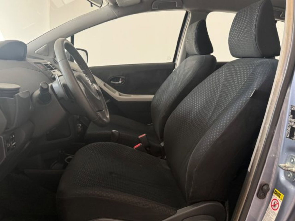 Toyota Yaris 1.3 5 porte M-MT Sol (8)