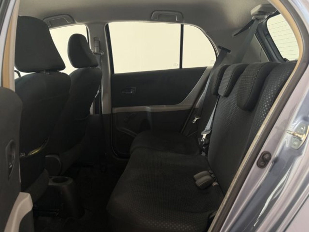 Toyota Yaris 1.3 5 porte M-MT Sol (9)