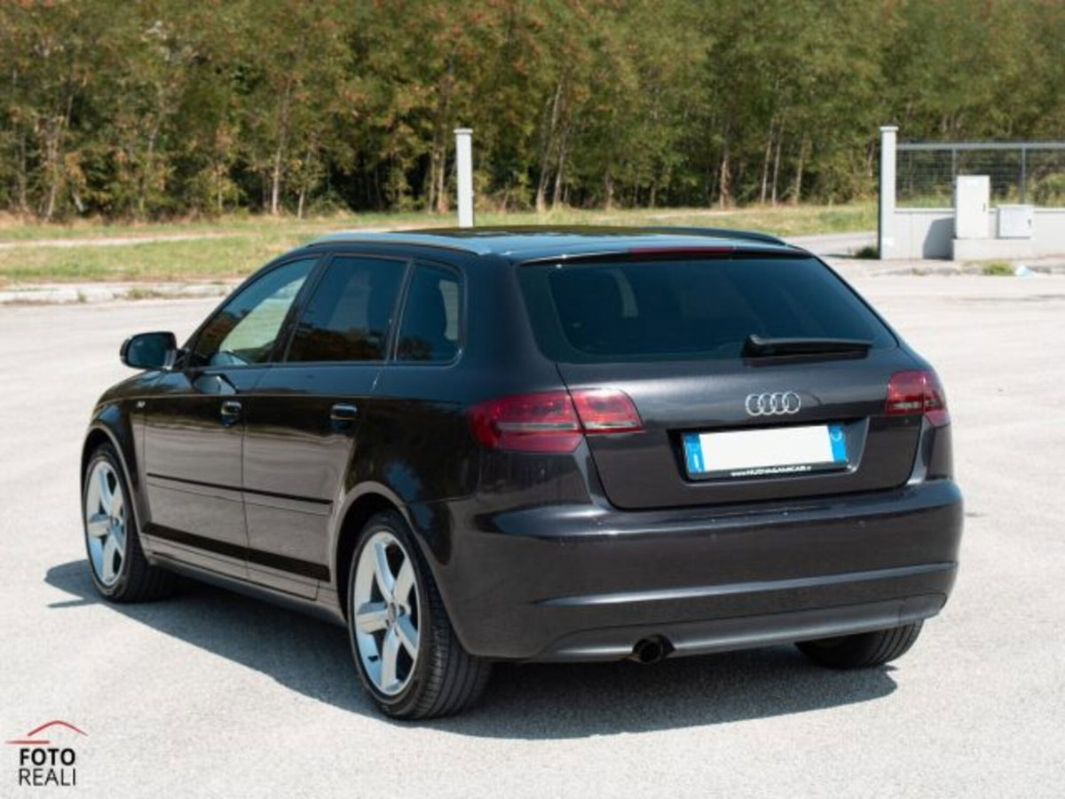 Audi A3 Sportback 1.6 TDI 105 CV CR S tronic Ambiente (4)
