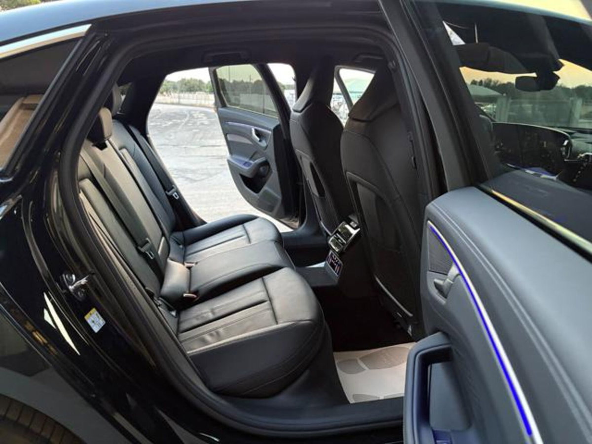 Audi A6 40 2.0 TDI quattro ultra S tronic Business Plus (11)
