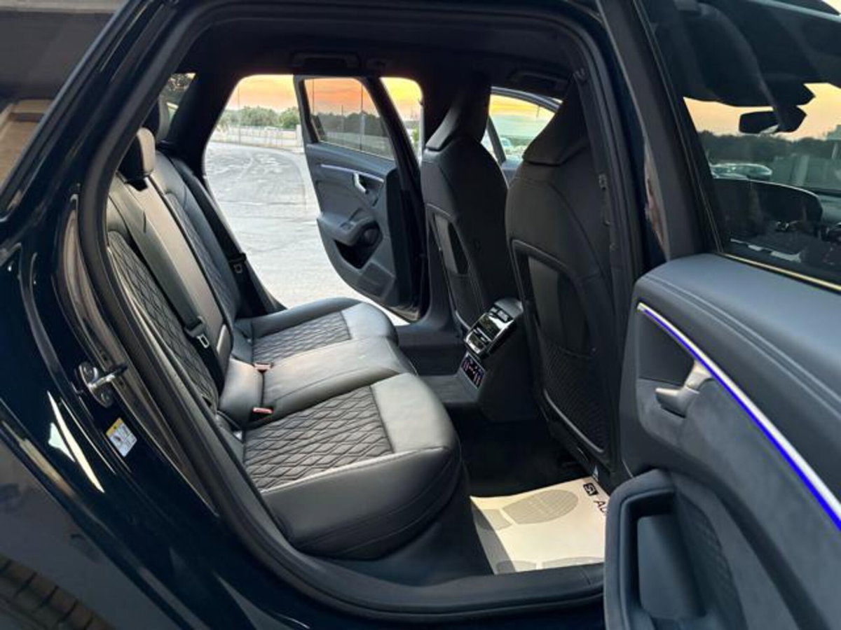 Audi A4 Avant 40 TDI quattro S tronic S line edition (11)