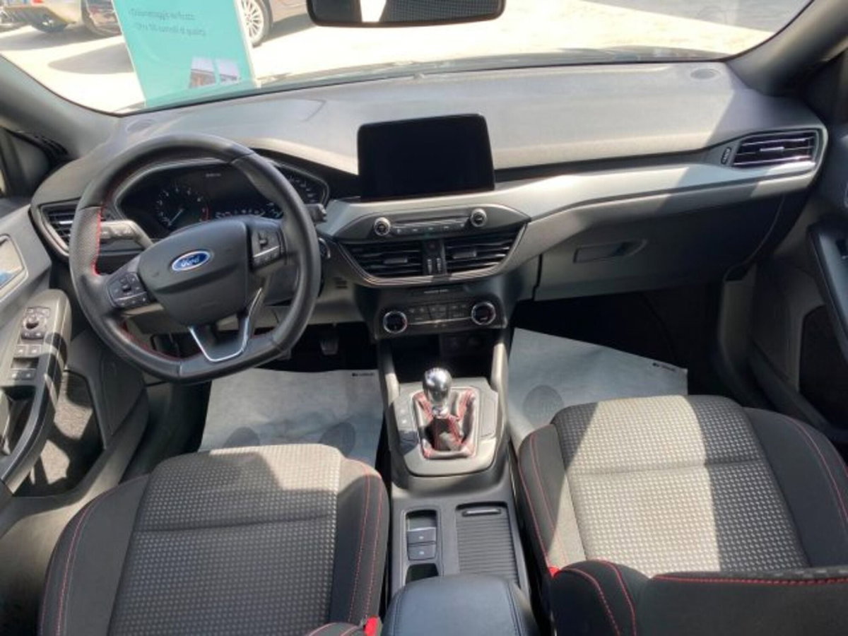Ford Focus 1.0 EcoBoost Hybrid 125 CV Power. 5p. ST-Line Style (10)